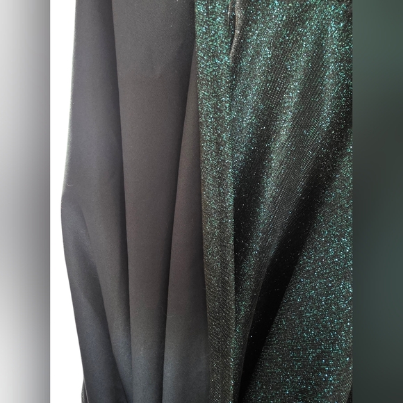 Elegant Emerald Green Evening Dress Gown - Homecoming - Prom - Picture 6 of 9